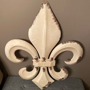 Off White Metal Fleur De Lis